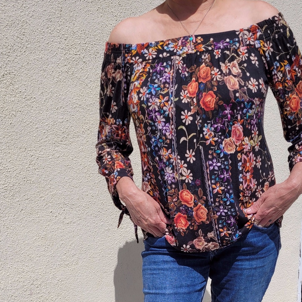 Daniel Rainn off-the-shoulder top, Size M